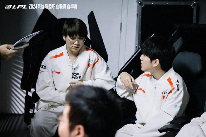 续了本赛季 续了本赛季